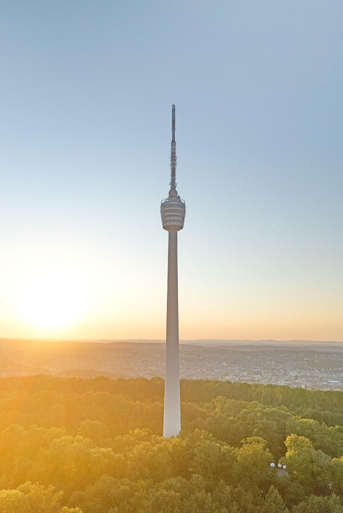 Fine-Art-Fotografie Fernsehturm Stuttgart bei Sonnenuntergang – Daniel Stauch